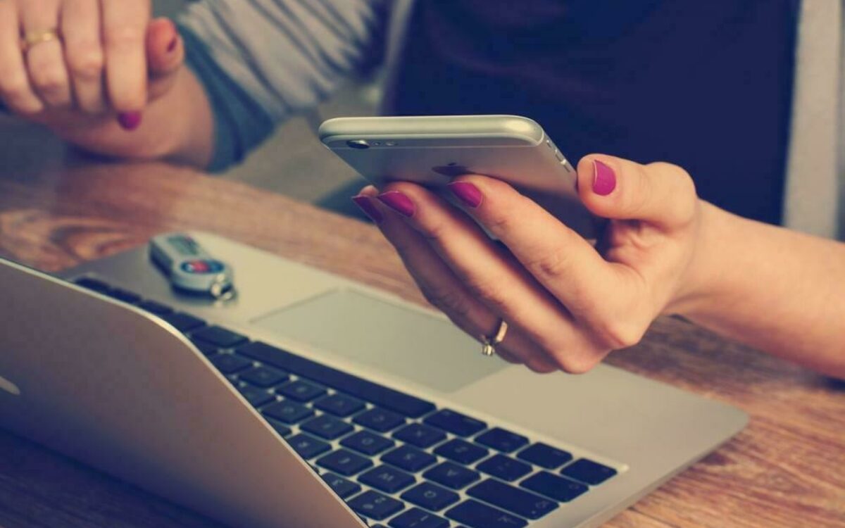 16109806451595428443laptop tastatur handy brro foto firmbee pixabay 16109806451595428443laptop tastatur handy brro foto firmbee pixabay